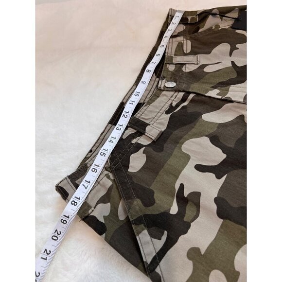 New TRUE RELIGION Men's Size 32 Horseshoe Cargo Shorts with Pockets Dusty Camo - Picture 4 of 14